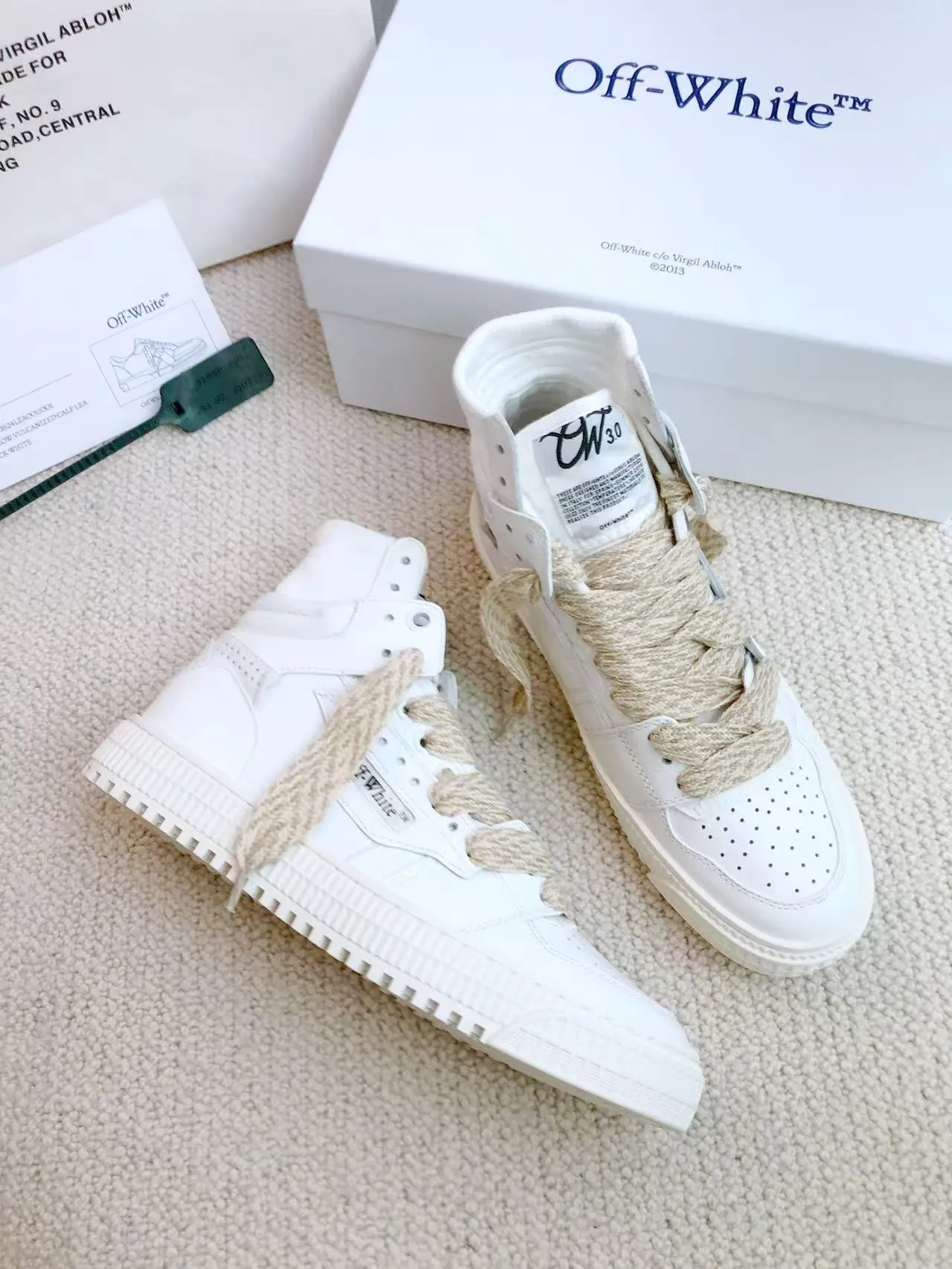 Men's men's shoes P660! 🌈🌈OFF WHITE🌈🌈 ⚡️Couple model⚡️🍓New color🍓 👉Ex-factory price: 130-45 The latest spring model of Gaobang street casual Martin style masterpiece, released the highest quality version on the market 👊 Series original mold opening, original lasting, production technology 1:1 original ➰🔜The best choice for more and more celebrities and Internet celebrities🔸In the classics Changes in the code🔸Innovate in the trend🔸Strive to break away from the shackles of bad street design🔝Although he is not the originator of fashion design, he is definitely a shining dark horse in avant-garde design🐴🆙Do not follow the trend🔅Not universal beauty🔅 Fabric💯First-layer cowhide Lining💯Imported skin-friendly and environmentally friendly polyester mesh Foot pads💯Original molded high-elastic environmentally friendly molding pads Midsole💯Original lasting process Outsole💯Rubber outsole Packaging💯Official website synchronized full set of packaging (brand wrapping paper, brand certificate, brand cloth bag)